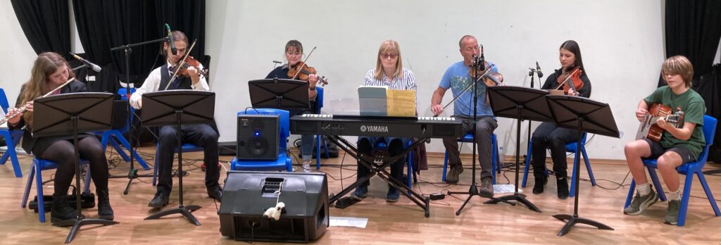 Charity ceilidh raises over £800 for the DEC appeal